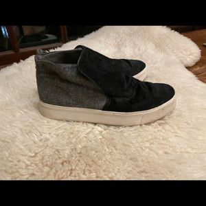 Adorable Vince brand pull on high tops